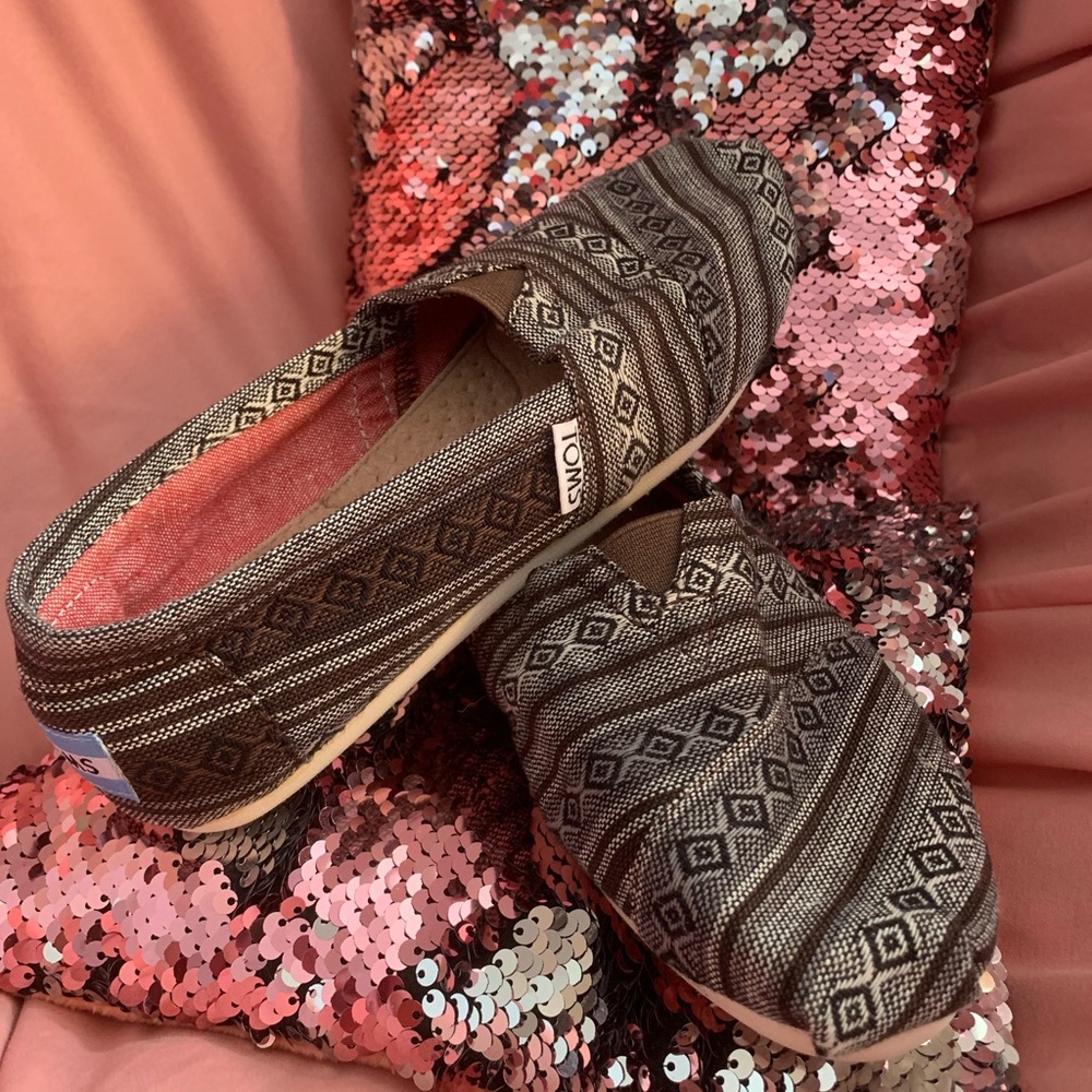 Tribal print TOMS shoes